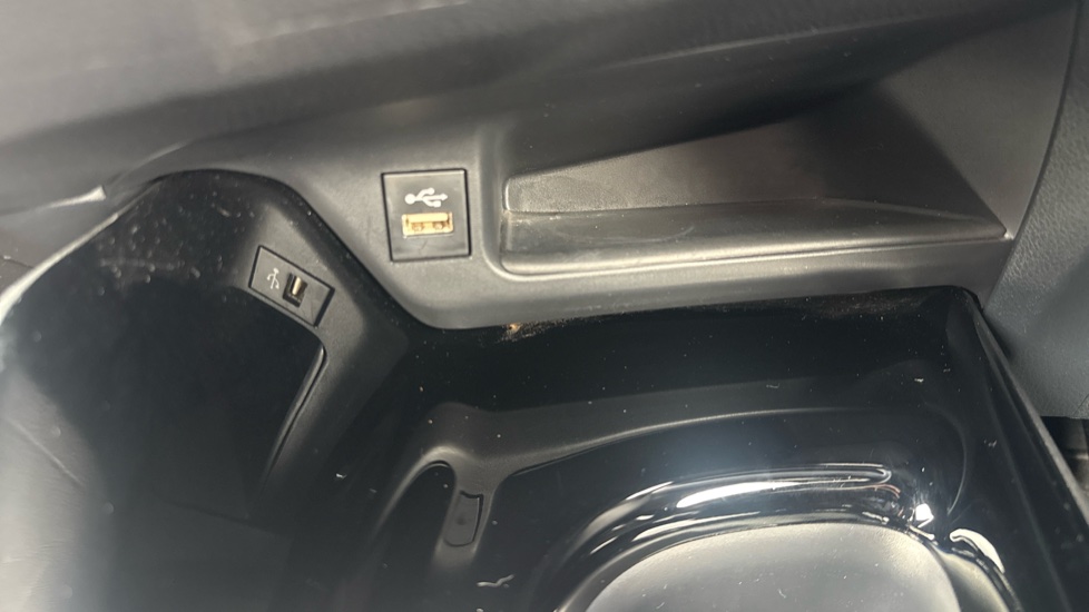Toyota C-HR 1.8 Hybrid Design 5dr CVT Hybrid Hatchback - Image 27