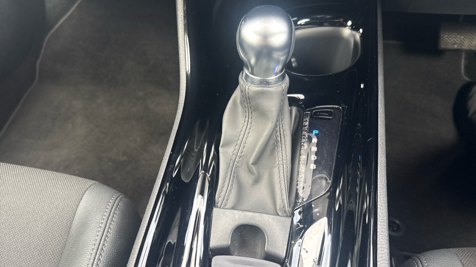 Toyota C-HR 1.8 Hybrid Design 5dr CVT Hybrid Hatchback - Image 28