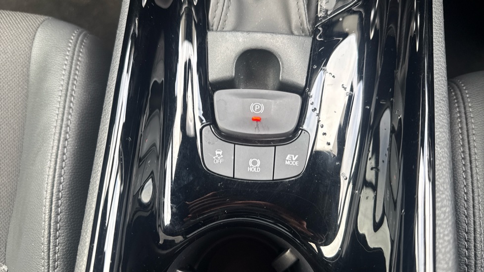 Toyota C-HR 1.8 Hybrid Design 5dr CVT Hybrid Hatchback - Image 29