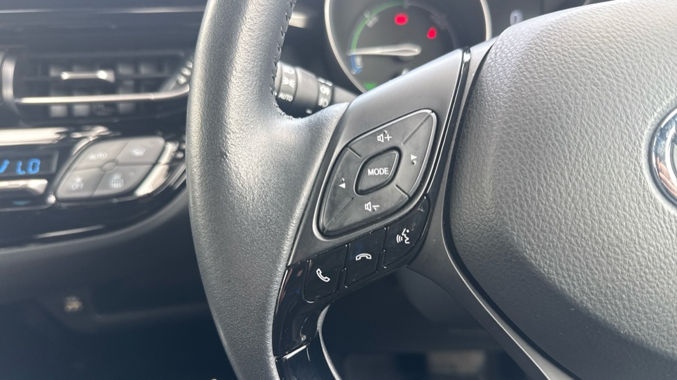 Toyota C-HR 1.8 Hybrid Design 5dr CVT Hybrid Hatchback - Image 32