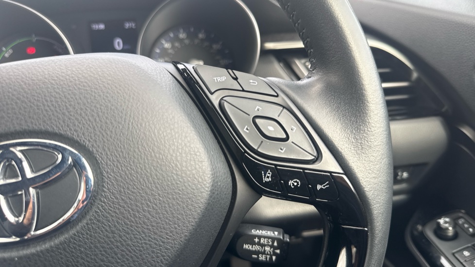 Toyota C-HR 1.8 Hybrid Design 5dr CVT Hybrid Hatchback - Image 33