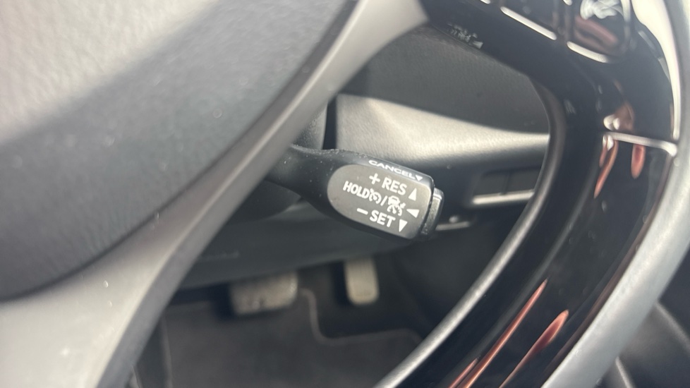 Toyota C-HR 1.8 Hybrid Design 5dr CVT Hybrid Hatchback - Image 34