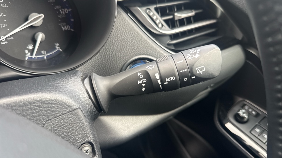 Toyota C-HR 1.8 Hybrid Design 5dr CVT Hybrid Hatchback - Image 35