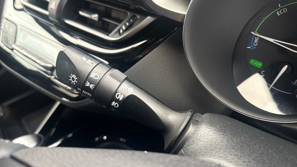 Toyota C-HR 1.8 Hybrid Design 5dr CVT Hybrid Hatchback - Image 36