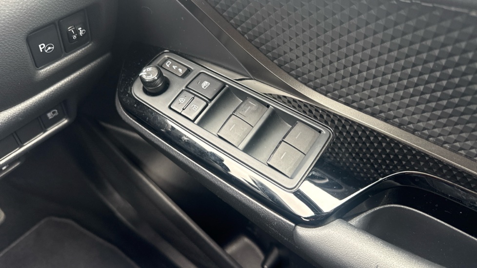 Toyota C-HR 1.8 Hybrid Design 5dr CVT Hybrid Hatchback - Image 38
