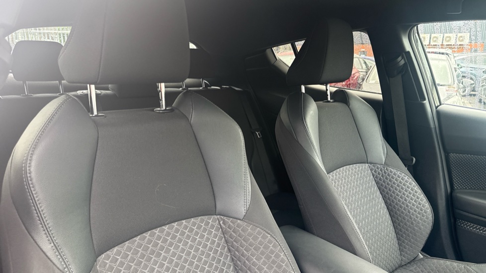 Toyota C-HR 1.8 Hybrid Design 5dr CVT Hybrid Hatchback - Image 43