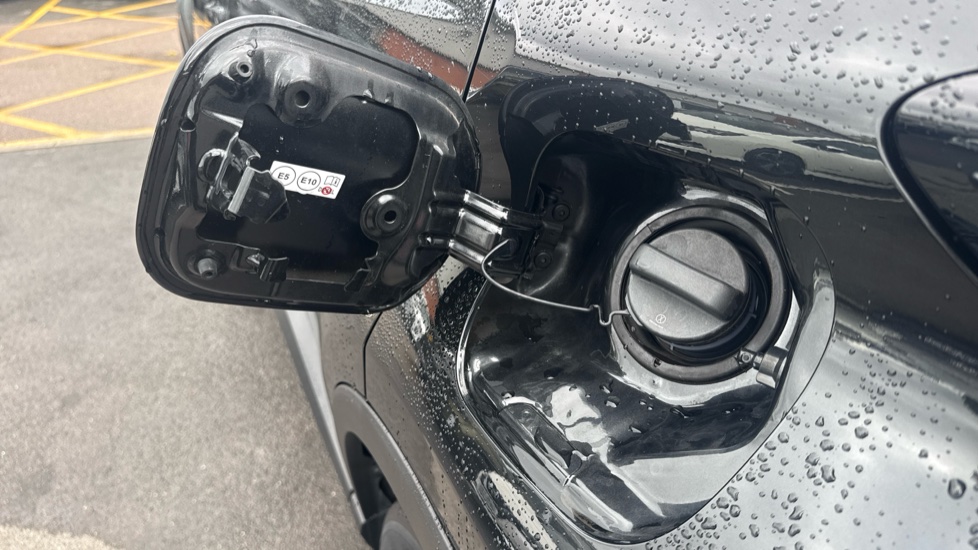 Toyota C-HR 1.8 Hybrid Design 5dr CVT Hybrid Hatchback - Image 44