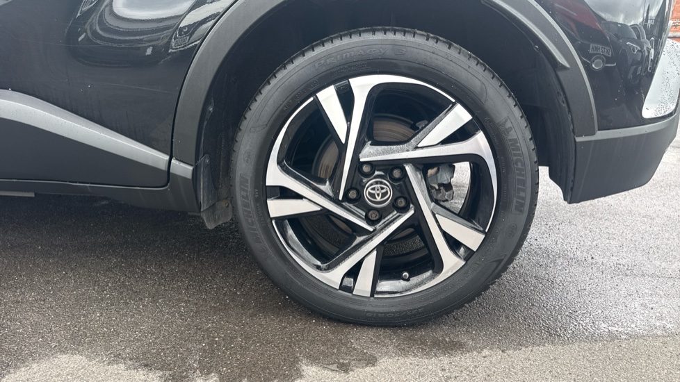 Toyota C-HR 1.8 Hybrid Design 5dr CVT Hybrid Hatchback - Image 48