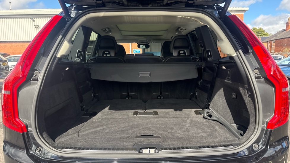 Volvo XC90 2.0 B5P [250] Plus Dark 5dr AWD Geartronic Petrol Estate - Image 4