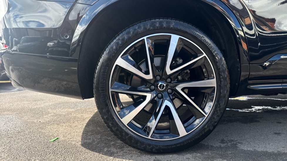 Volvo XC90 2.0 B5P [250] Plus Dark 5dr AWD Geartronic Petrol Estate - Image 7