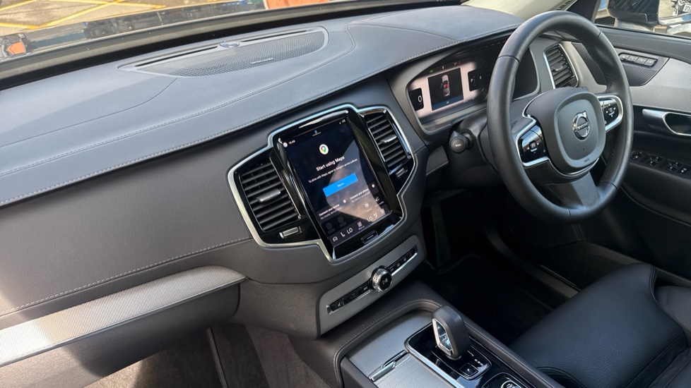 Volvo XC90 2.0 B5P [250] Plus Dark 5dr AWD Geartronic Petrol Estate - Image 9