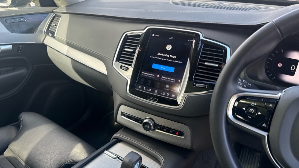 Volvo XC90 2.0 B5P [250] Plus Dark 5dr AWD Geartronic Petrol Estate - Image 14