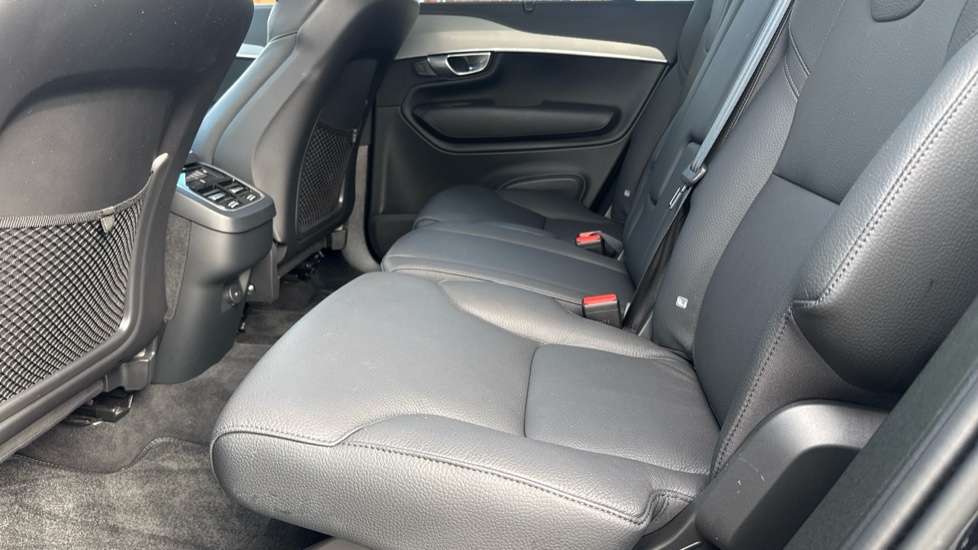 Volvo XC90 2.0 B5P [250] Plus Dark 5dr AWD Geartronic Petrol Estate - Image 16