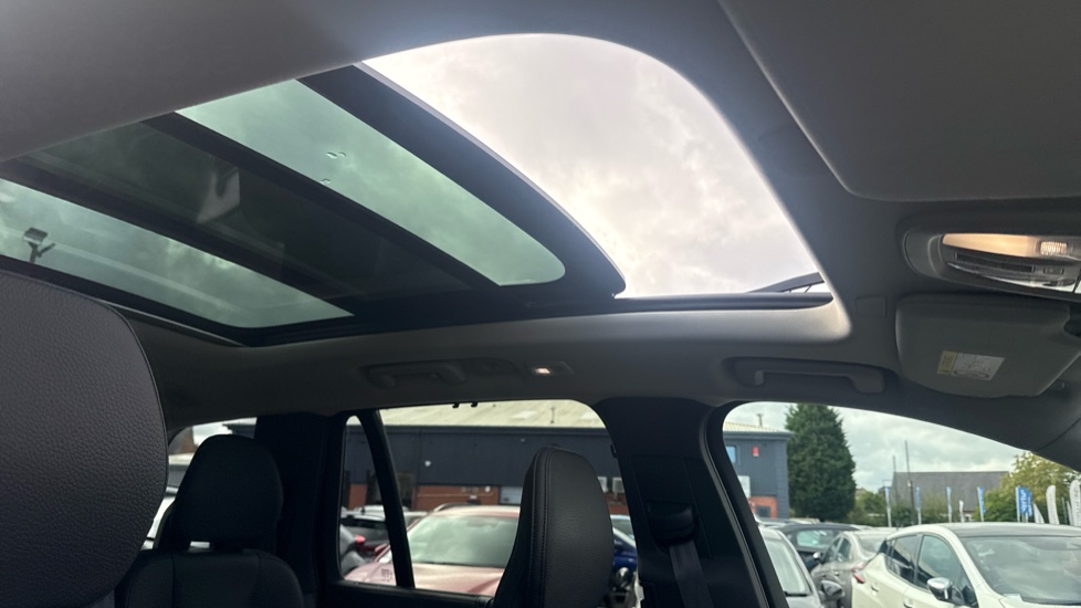 Volvo XC90 2.0 B5P [250] Plus Dark 5dr AWD Geartronic Petrol Estate - Image 39
