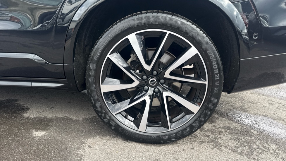 Volvo XC90 2.0 B5P [250] Plus Dark 5dr AWD Geartronic Petrol Estate - Image 50