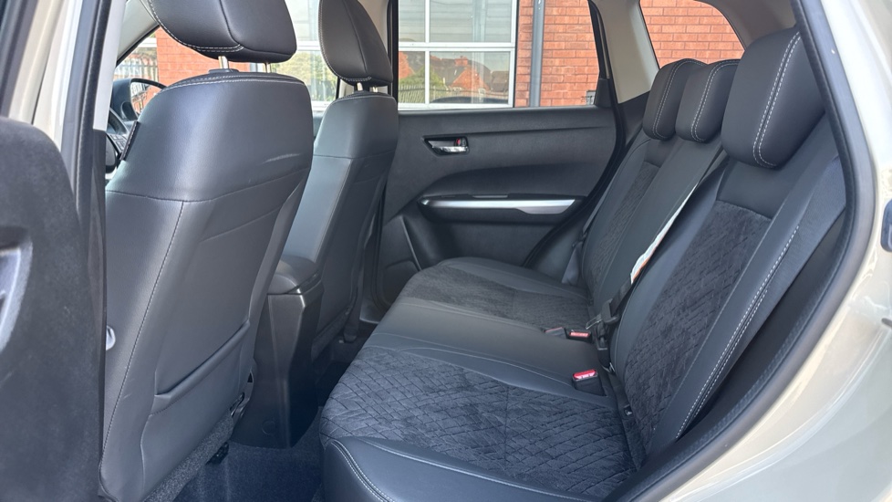 Suzuki Vitara 1.4 Boosterjet 48V Hybrid SZ5 ALLGRIP 5dr Petrol Estate - Image 16