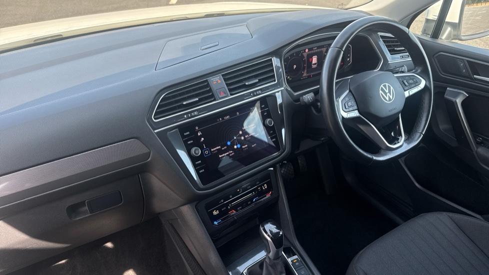 Volkswagen Tiguan Allspace 1.5 TSI Life 5dr DSG Petrol Estate - Image 9