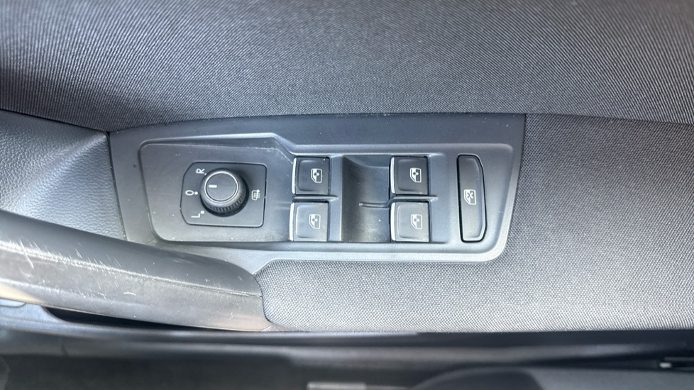 Volkswagen Tiguan Allspace 1.5 TSI Life 5dr DSG Petrol Estate - Image 38