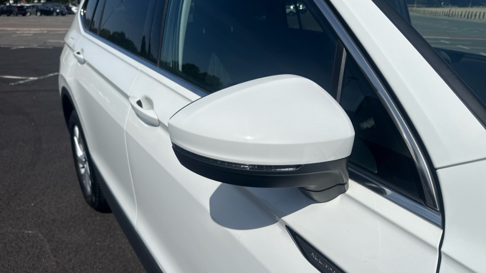Volkswagen Tiguan Allspace 1.5 TSI Life 5dr DSG Petrol Estate - Image 54