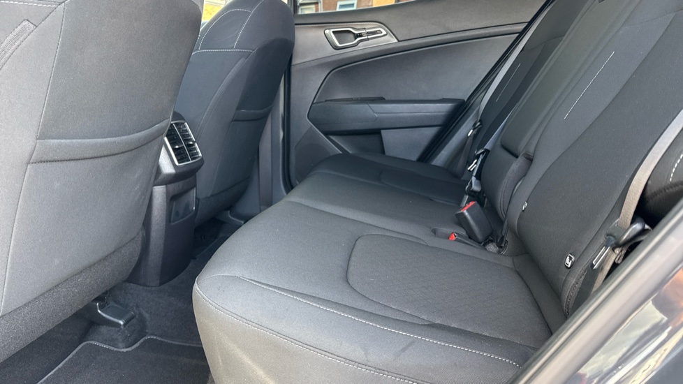 Kia Sportage 1.6T GDi ISG 2 5dr Petrol Estate - Image 16