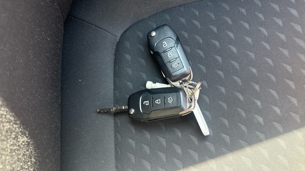Ford Fiesta 1.0 EcoBoost Zetec 5dr Petrol Hatchback - Image 20