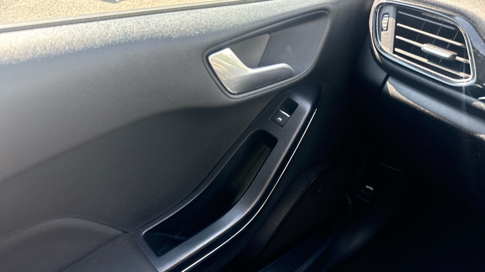 Ford Fiesta 1.0 EcoBoost Zetec 5dr Petrol Hatchback - Image 21