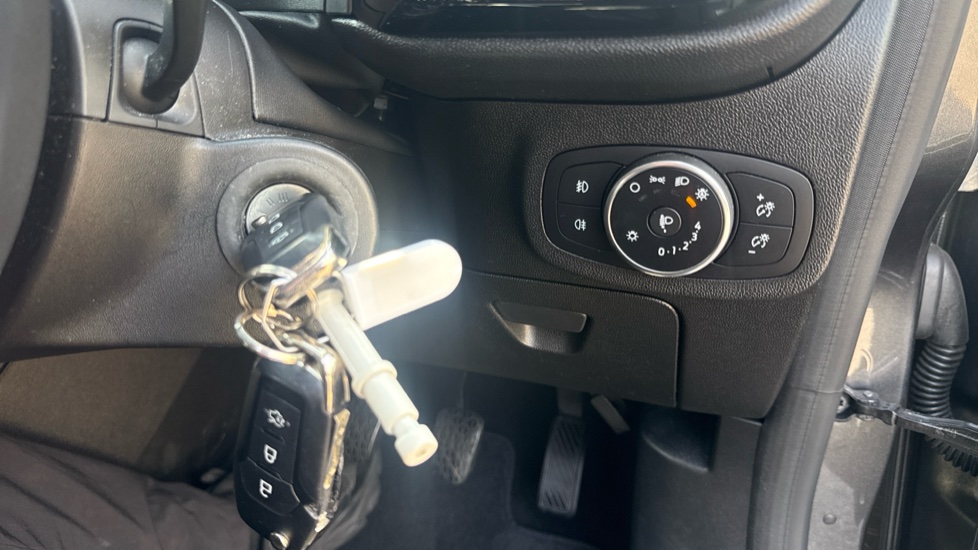 Ford Fiesta 1.0 EcoBoost Zetec 5dr Petrol Hatchback - Image 32
