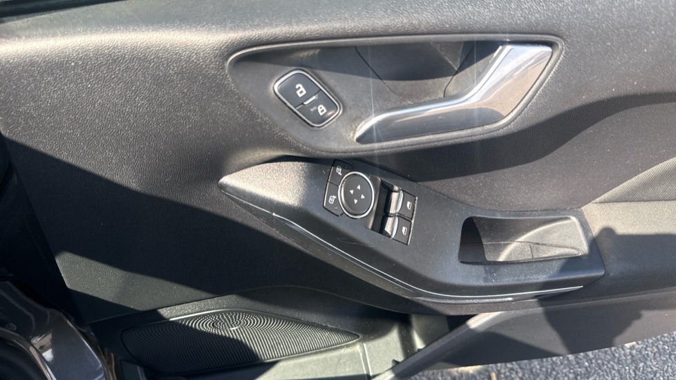 Ford Fiesta 1.0 EcoBoost Zetec 5dr Petrol Hatchback - Image 35