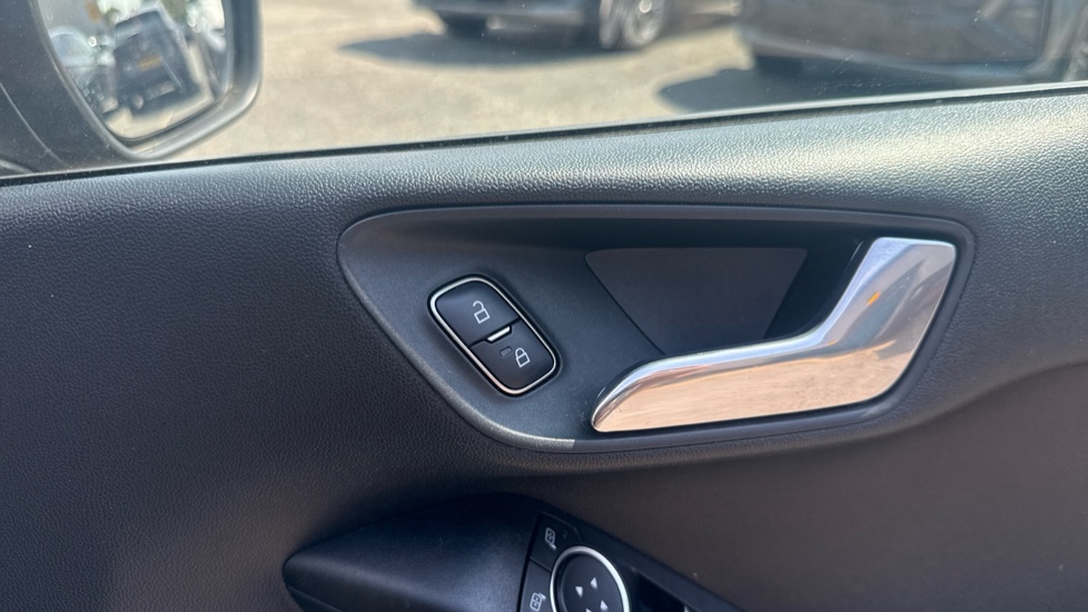 Ford Fiesta 1.0 EcoBoost Zetec 5dr Petrol Hatchback - Image 45