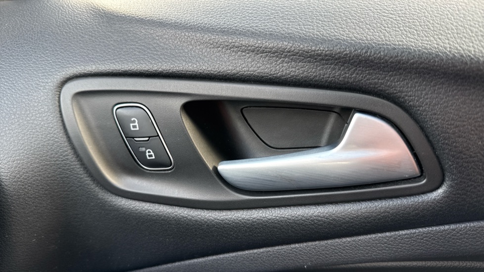 Ford Kuga 2.0 TDCi ST-Line Edition 5dr 2WD Diesel Estate - Image 36