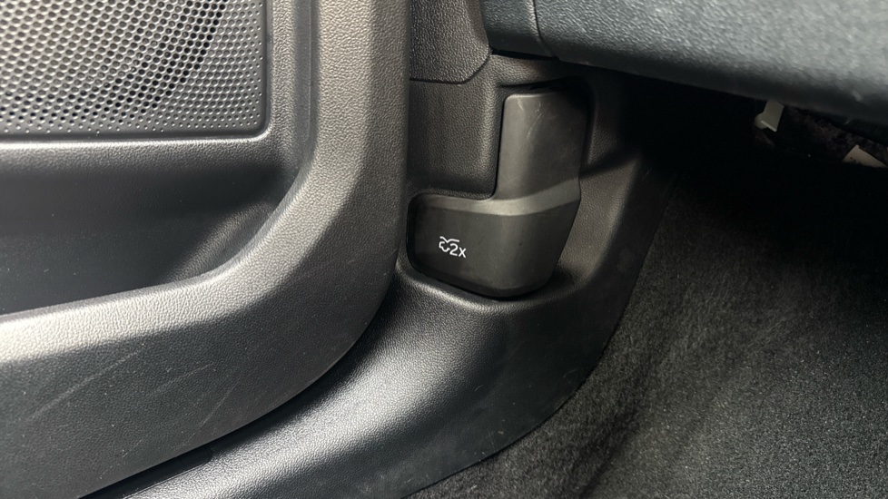 Ford Kuga 1.5 EcoBlue Titanium Edition 5dr Auto Diesel Estate - Image 23