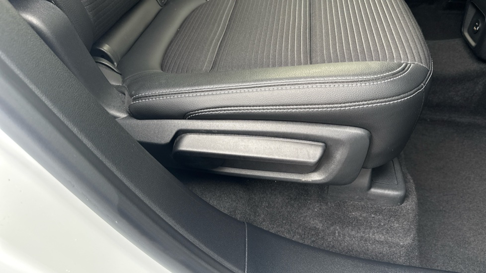 Ford Kuga 1.5 EcoBlue Titanium Edition 5dr Auto Diesel Estate - Image 44
