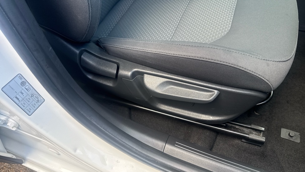 Kia Niro 150kW 2 64kWh 5dr Auto Electric Estate - Image 36