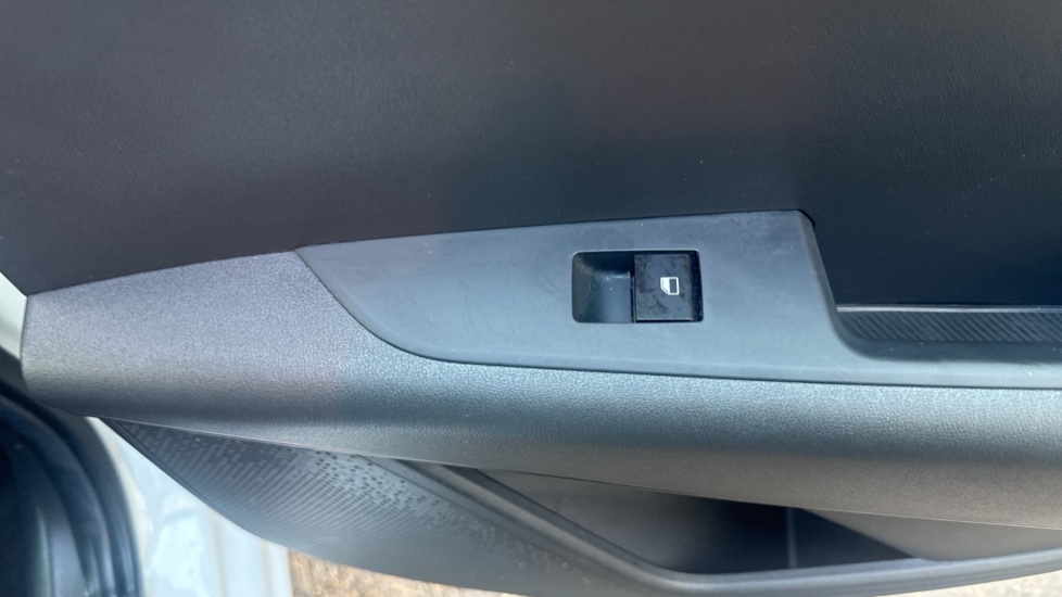 Kia Niro 150kW 2 64kWh 5dr Auto Electric Estate - Image 39