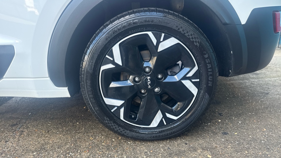 Kia Niro 150kW 2 64kWh 5dr Auto Electric Estate - Image 45