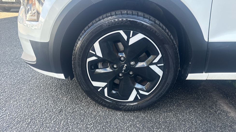 Kia Niro 150kW 2 64kWh 5dr Auto Electric Estate - Image 46