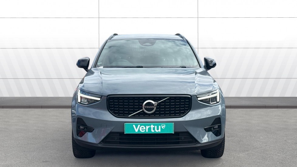 Volvo XC40 2.0 B4P Plus Dark 5dr AWD Auto Petrol Estate - Image 3