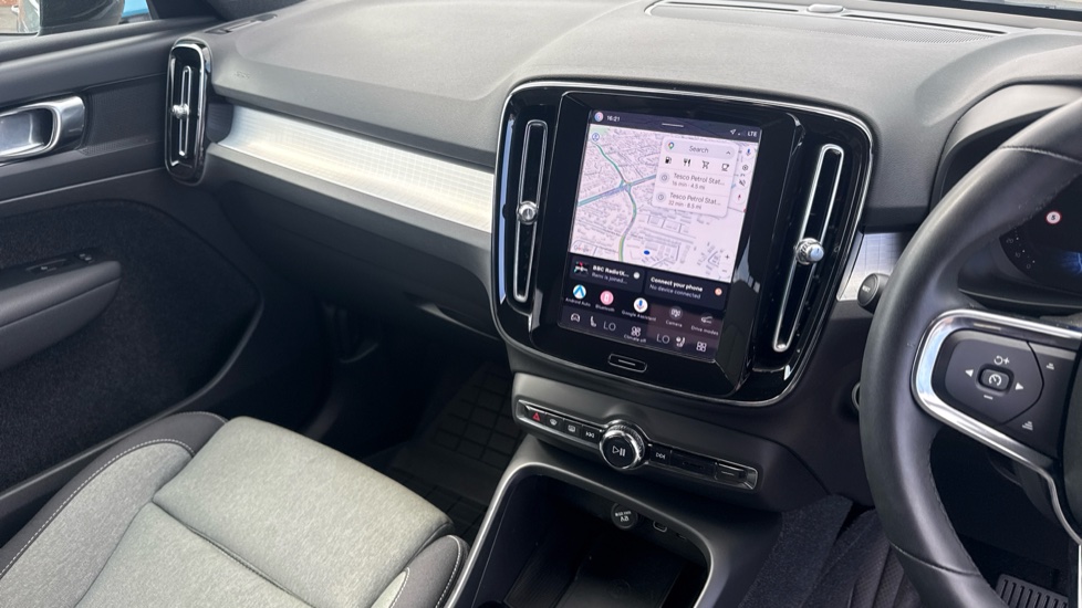 Volvo XC40 2.0 B4P Plus Dark 5dr AWD Auto Petrol Estate - Image 14