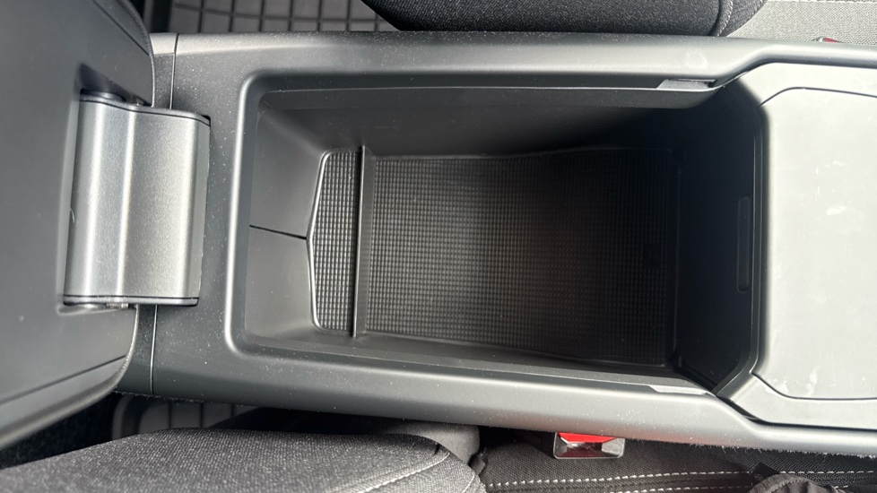 Volvo XC40 2.0 B4P Plus Dark 5dr AWD Auto Petrol Estate - Image 31