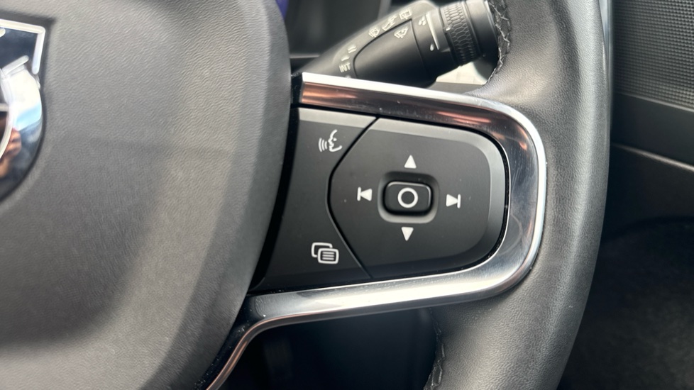 Volvo XC40 2.0 B4P Plus Dark 5dr AWD Auto Petrol Estate - Image 34