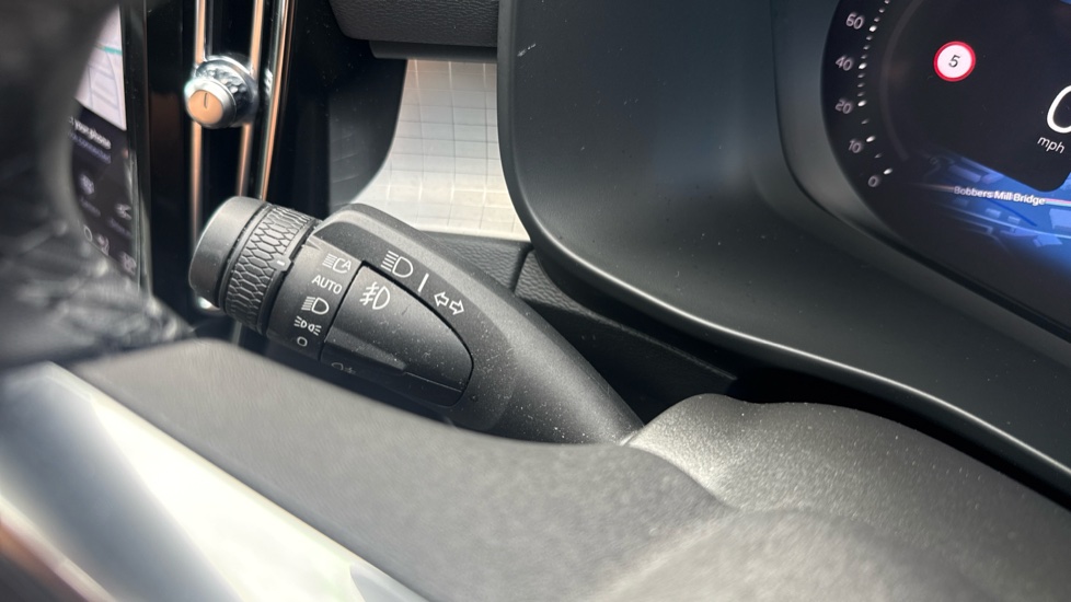 Volvo XC40 2.0 B4P Plus Dark 5dr AWD Auto Petrol Estate - Image 36