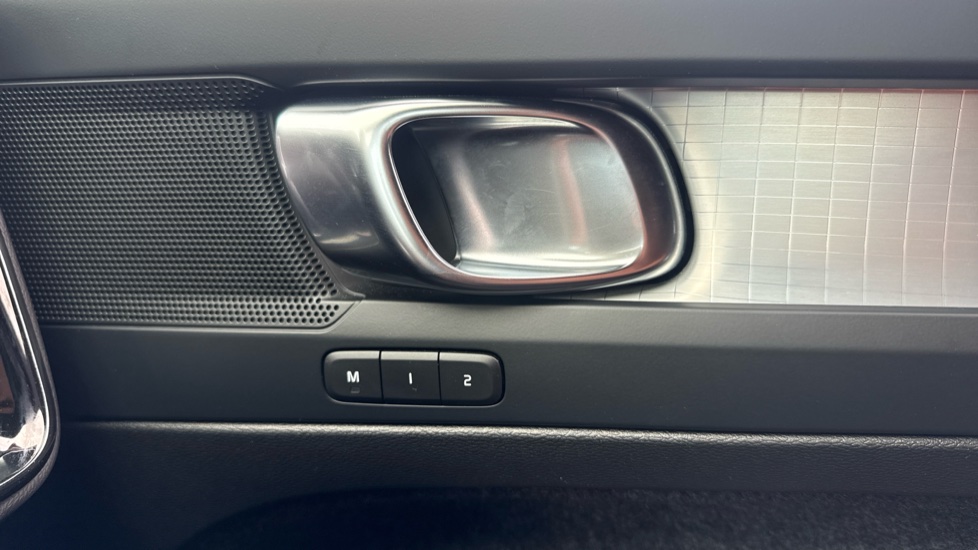 Volvo XC40 2.0 B4P Plus Dark 5dr AWD Auto Petrol Estate - Image 38