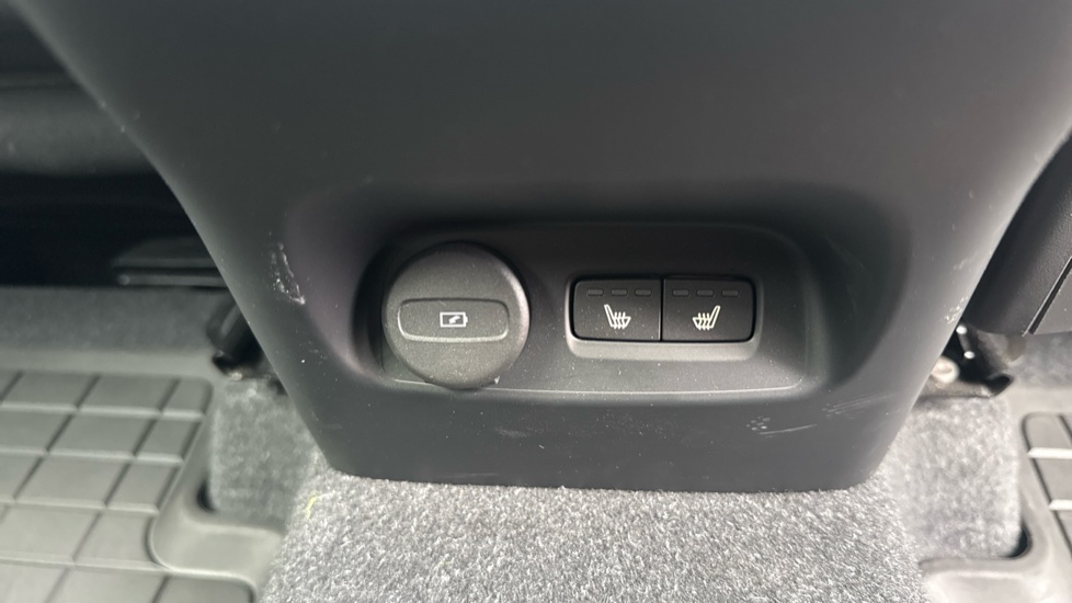 Volvo XC40 2.0 B4P Plus Dark 5dr AWD Auto Petrol Estate - Image 45