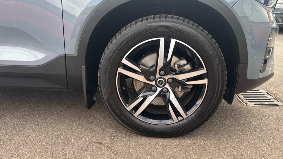 Volvo XC40 2.0 B4P Plus Dark 5dr AWD Auto Petrol Estate - Image 50