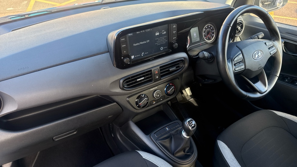 Hyundai i10 1.2 MPi SE Connect 5dr Petrol Hatchback - Image 9