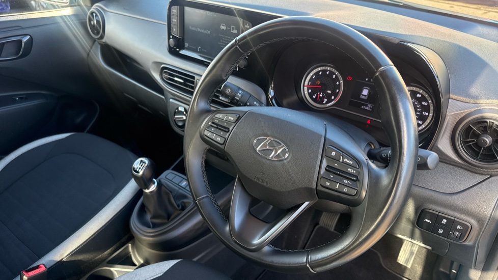 Hyundai i10 1.2 MPi SE Connect 5dr Petrol Hatchback - Image 11