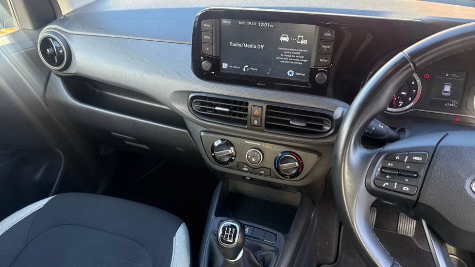 Hyundai i10 1.2 MPi SE Connect 5dr Petrol Hatchback - Image 14