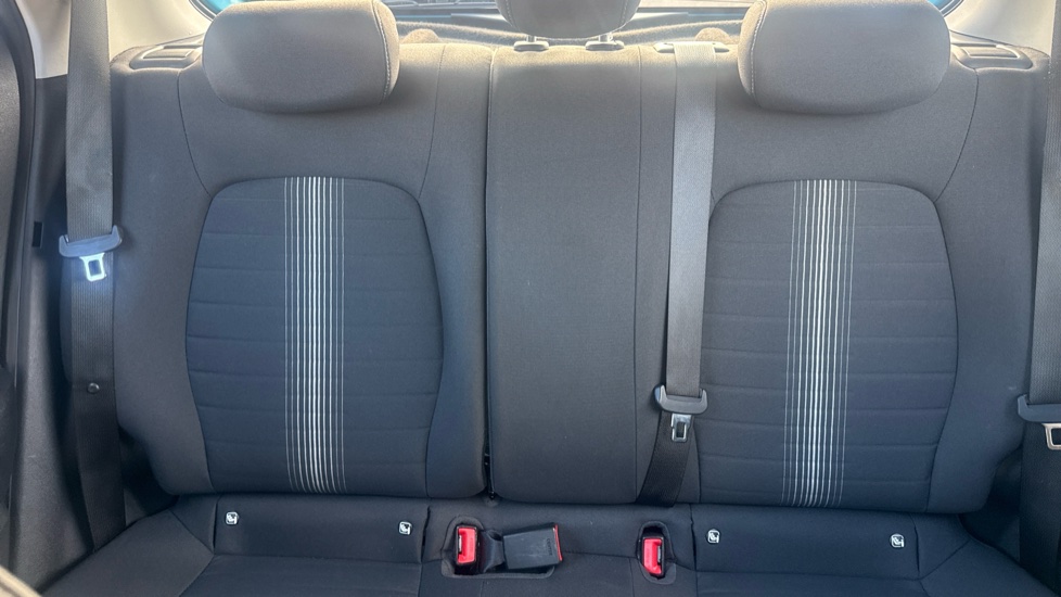 Hyundai i10 1.2 MPi SE Connect 5dr Petrol Hatchback - Image 15