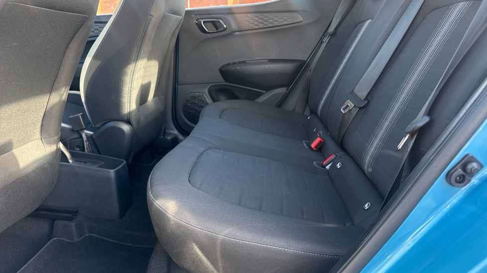 Hyundai i10 1.2 MPi SE Connect 5dr Petrol Hatchback - Image 16
