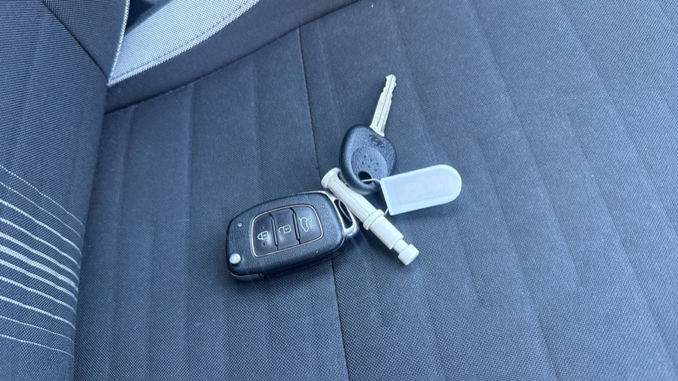 Hyundai i10 1.2 MPi SE Connect 5dr Petrol Hatchback - Image 20